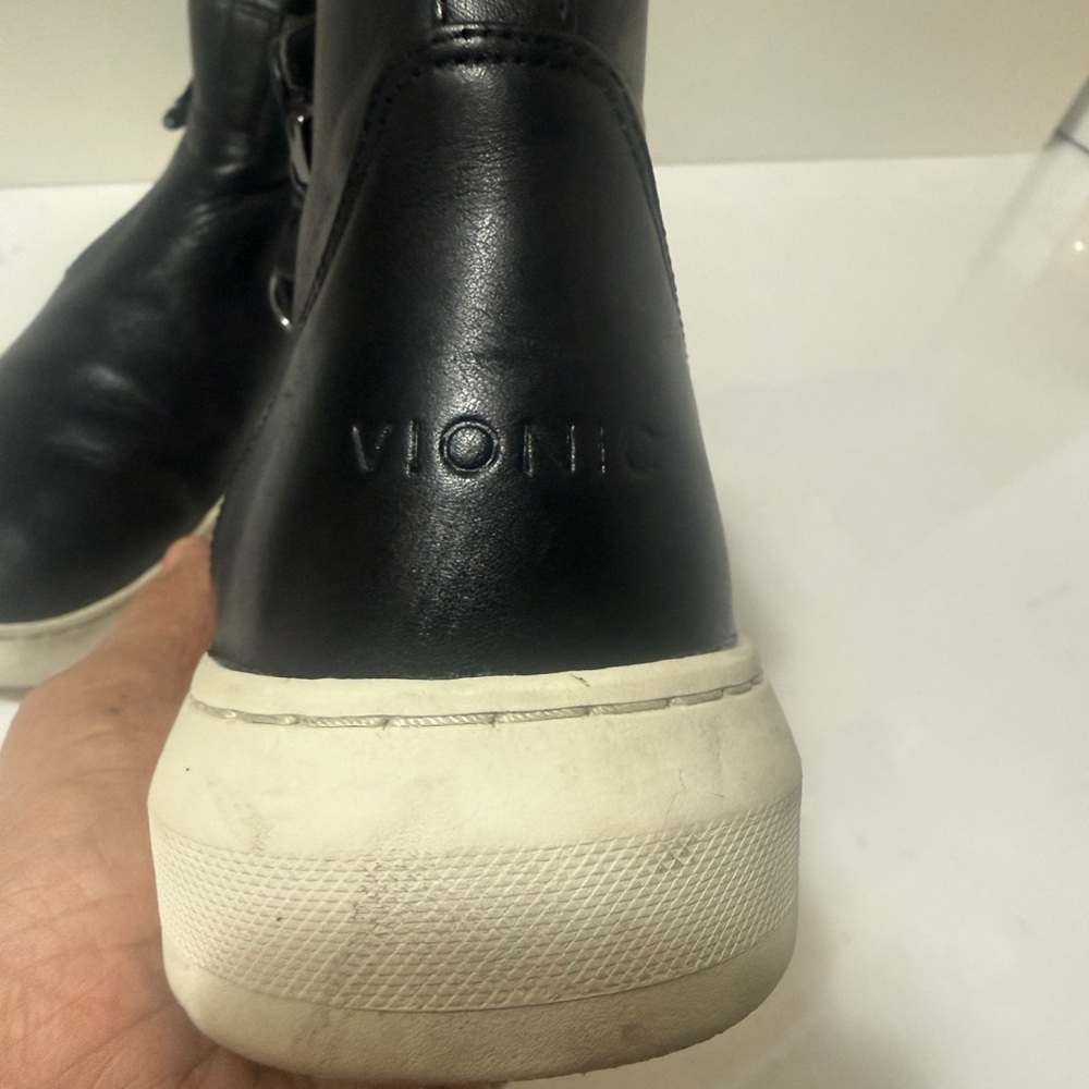 Leather ankle boot sneaker, Vionic
Brinkley Black Leather High-Top Sneakers - Picture 11 of 16